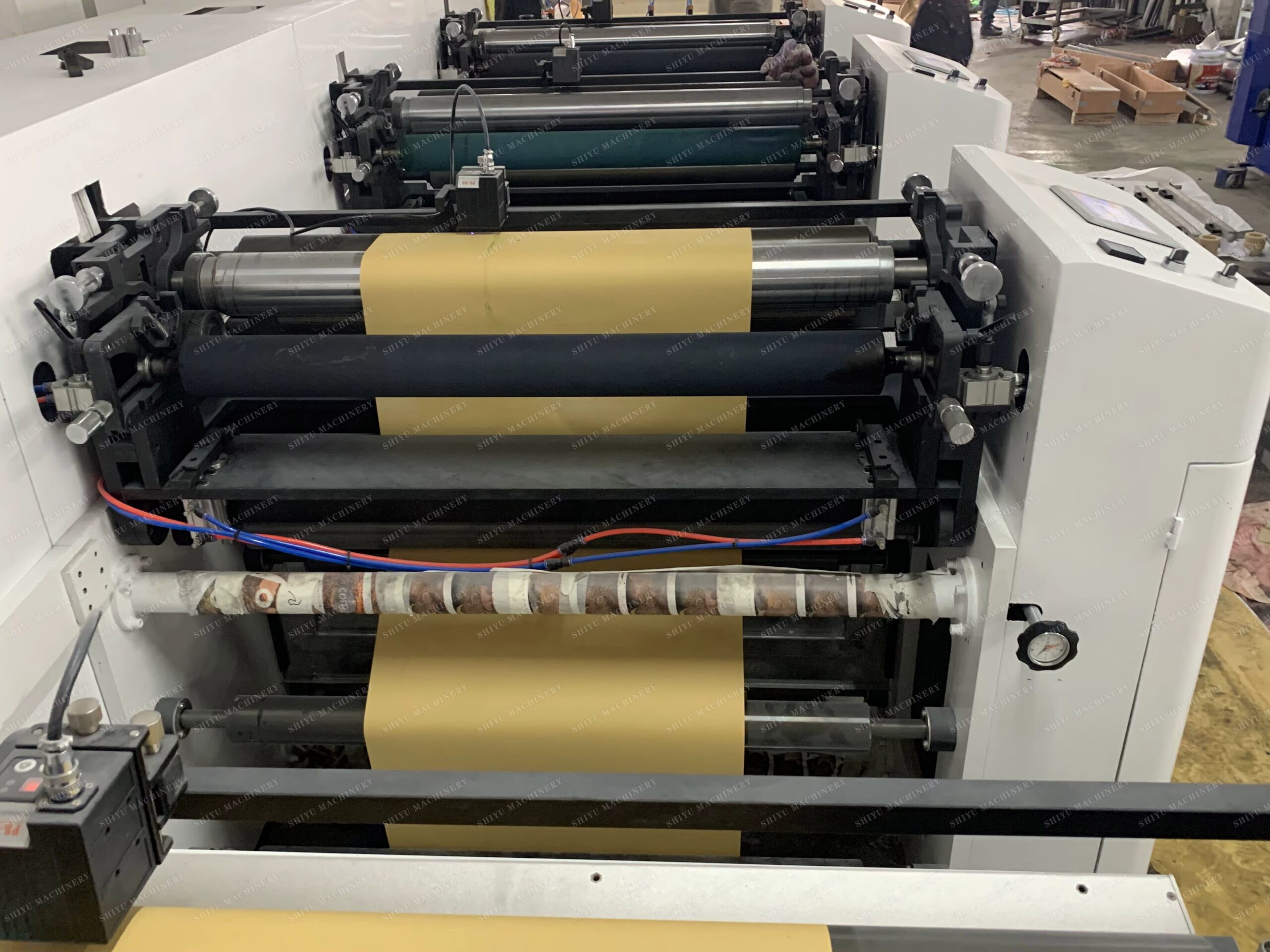 Cambio lavoro rapido su macchina flessografica